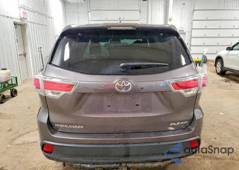 2015 Toyota Highlander Xle z USA, uszkodzony, nr VIN 5TDJKRFH8FS126077